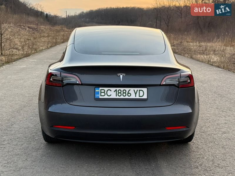 Седан Tesla Model 3 2023 в Трускавце