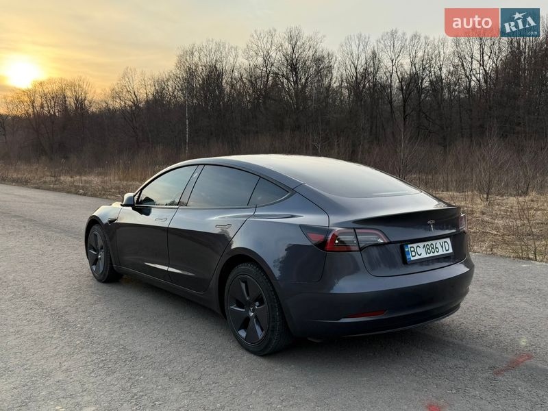 Седан Tesla Model 3 2023 в Трускавце