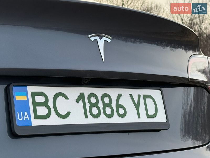 Седан Tesla Model 3 2023 в Трускавце