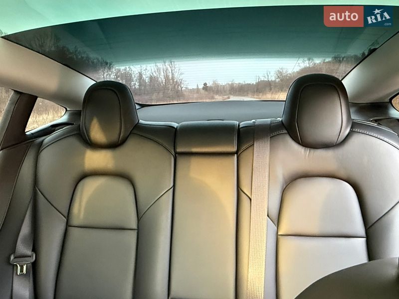 Седан Tesla Model 3 2023 в Трускавце