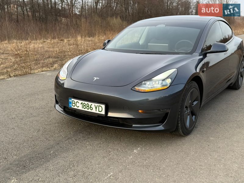 Седан Tesla Model 3 2023 в Трускавце