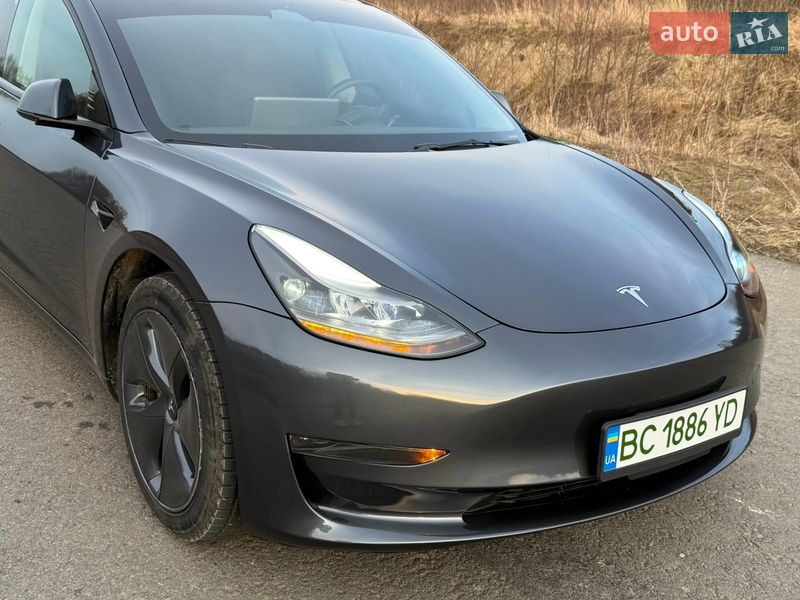 Седан Tesla Model 3 2023 в Трускавце