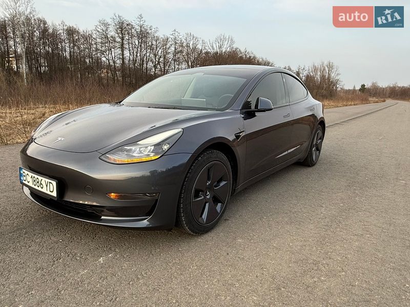 Седан Tesla Model 3 2023 в Трускавце