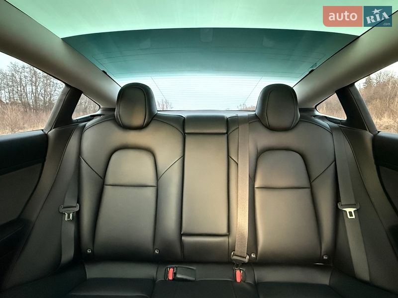Седан Tesla Model 3 2023 в Трускавце