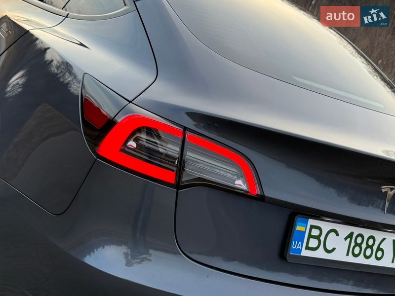 Седан Tesla Model 3 2023 в Трускавце