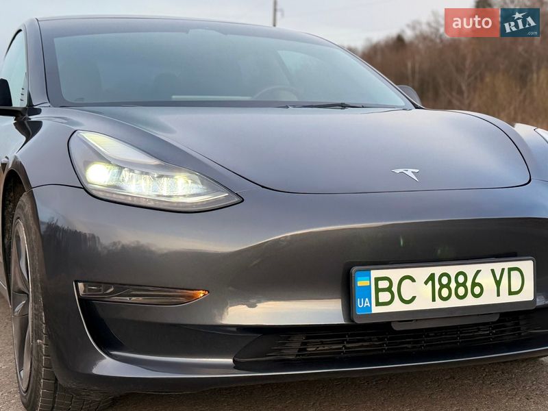 Седан Tesla Model 3 2023 в Трускавце