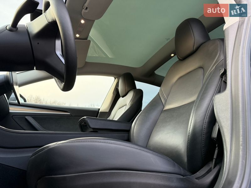 Седан Tesla Model 3 2023 в Трускавце