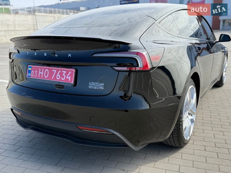 Седан Tesla Model 3 2024 в Одесі