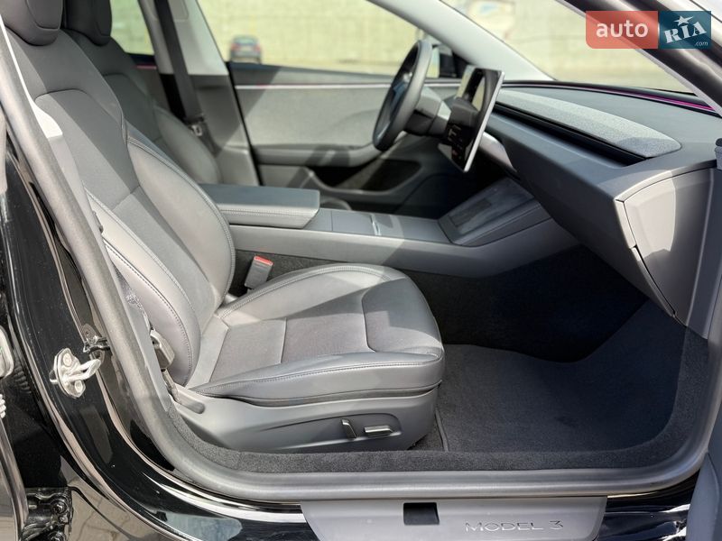 Седан Tesla Model 3 2024 в Одесі