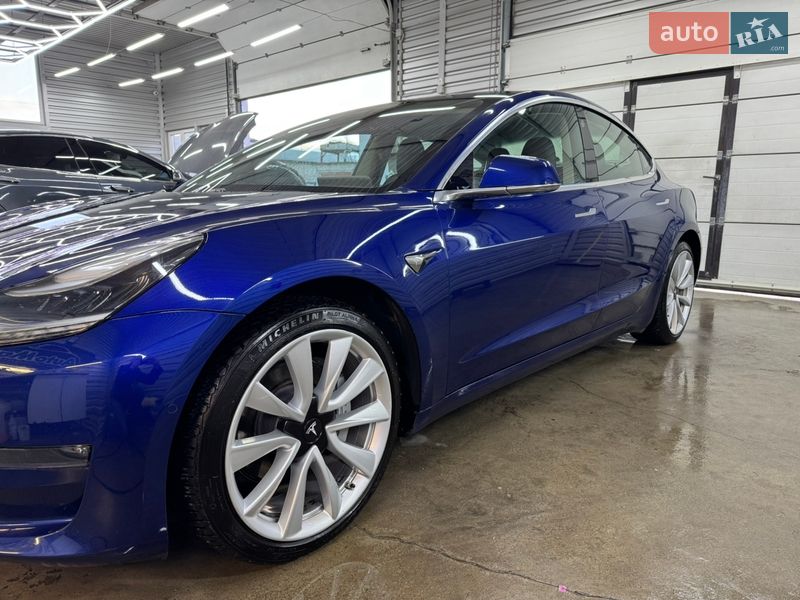 Седан Tesla Model 3 2019 в Киеве