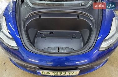Седан Tesla Model 3 2019 в Киеве