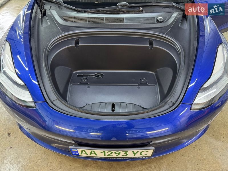 Седан Tesla Model 3 2019 в Киеве