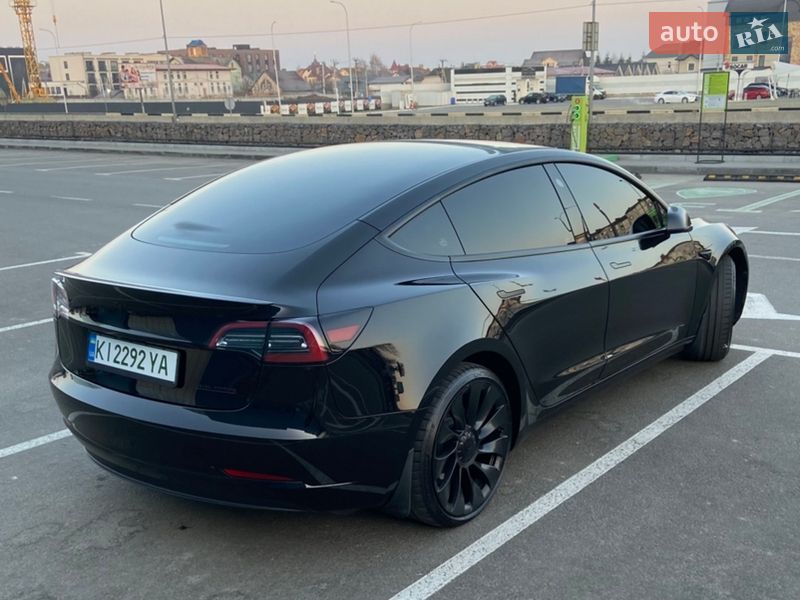 Седан Tesla Model 3 2023 в Киеве