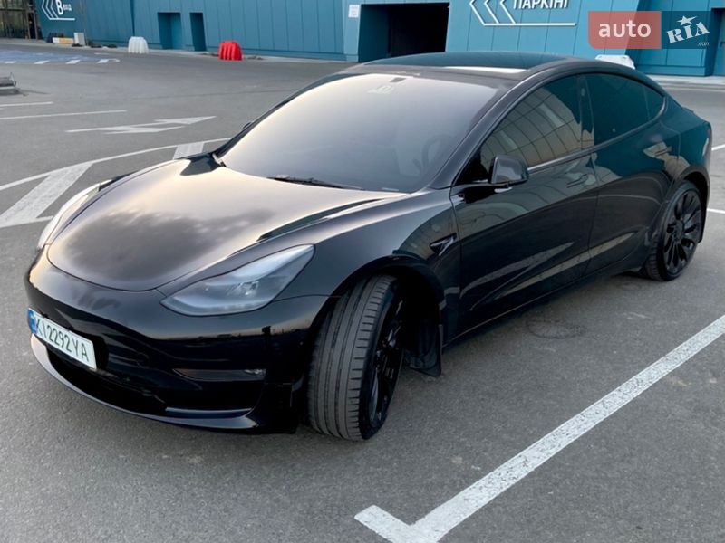 Седан Tesla Model 3 2023 в Киеве