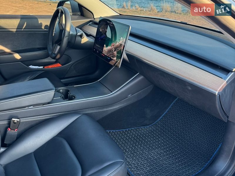 Седан Tesla Model 3 2020 в Одессе