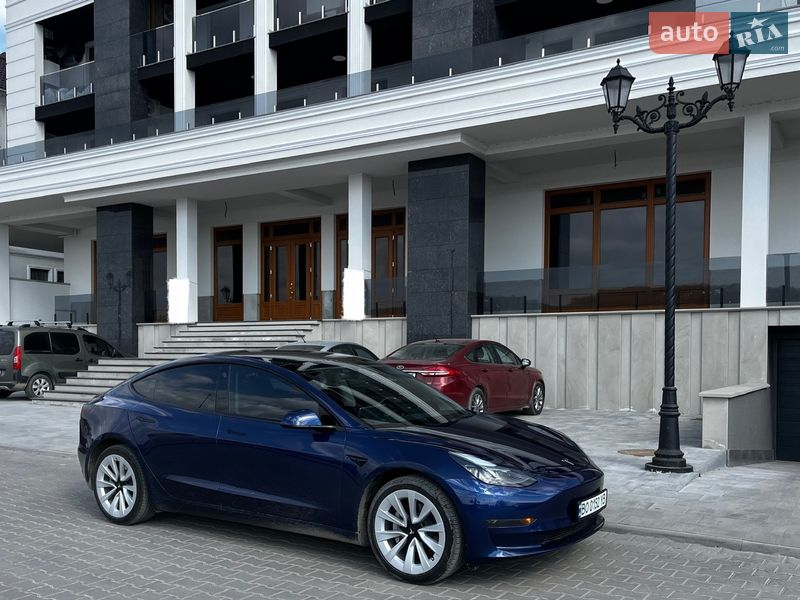 Седан Tesla Model 3 2023 в Тернополе