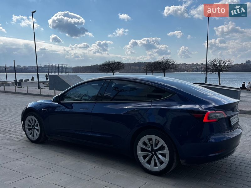 Седан Tesla Model 3 2023 в Тернополе