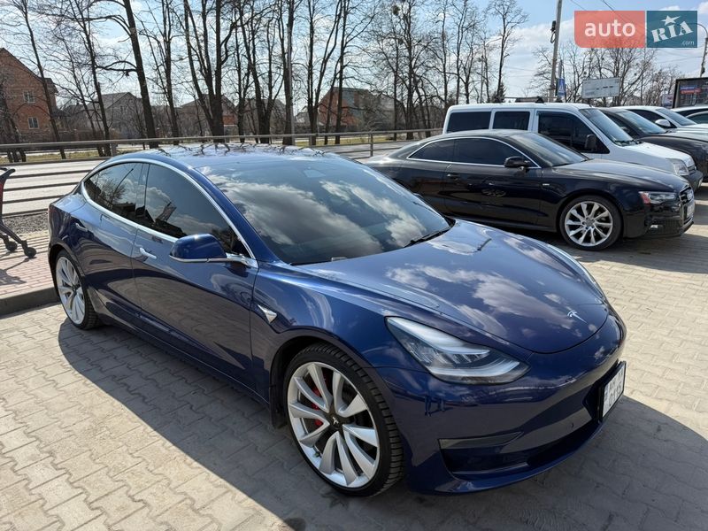Седан Tesla Model 3 2018 в Ирпене