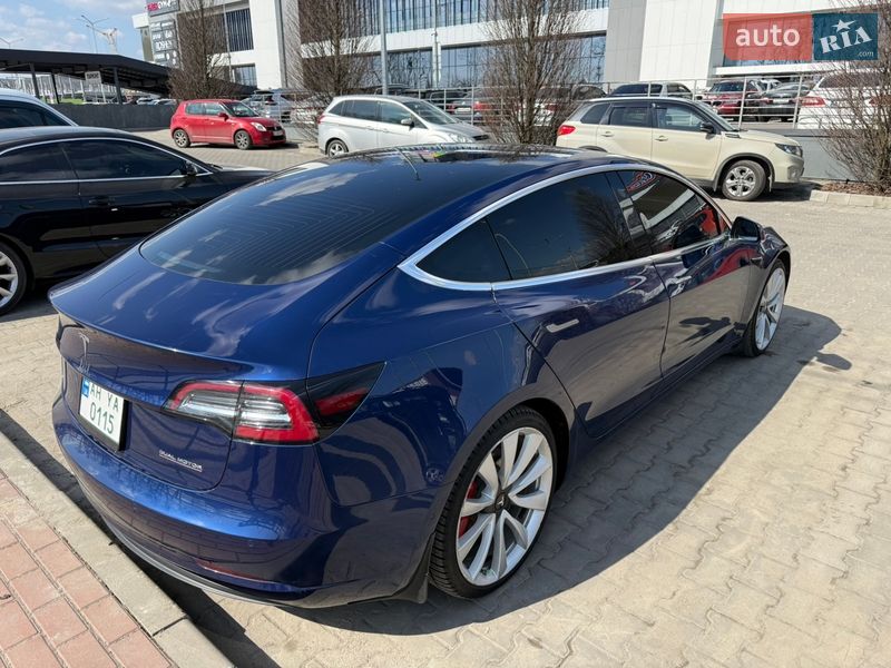Седан Tesla Model 3 2018 в Ирпене
