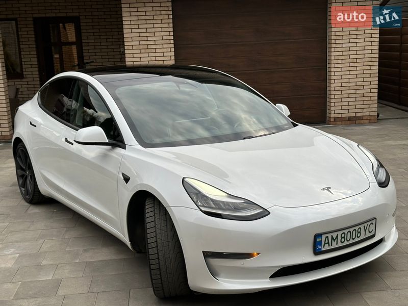 Седан Tesla Model 3 2020 в Коростені