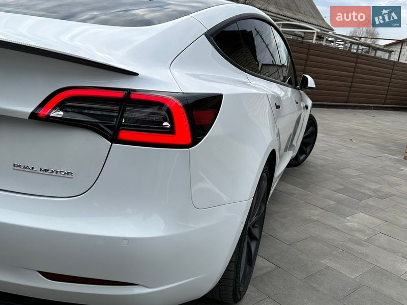 Седан Tesla Model 3 2020 в Коростені