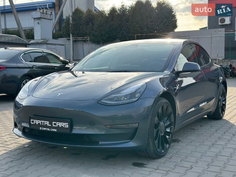 Седан Tesla Model 3 2022 в Луцке
