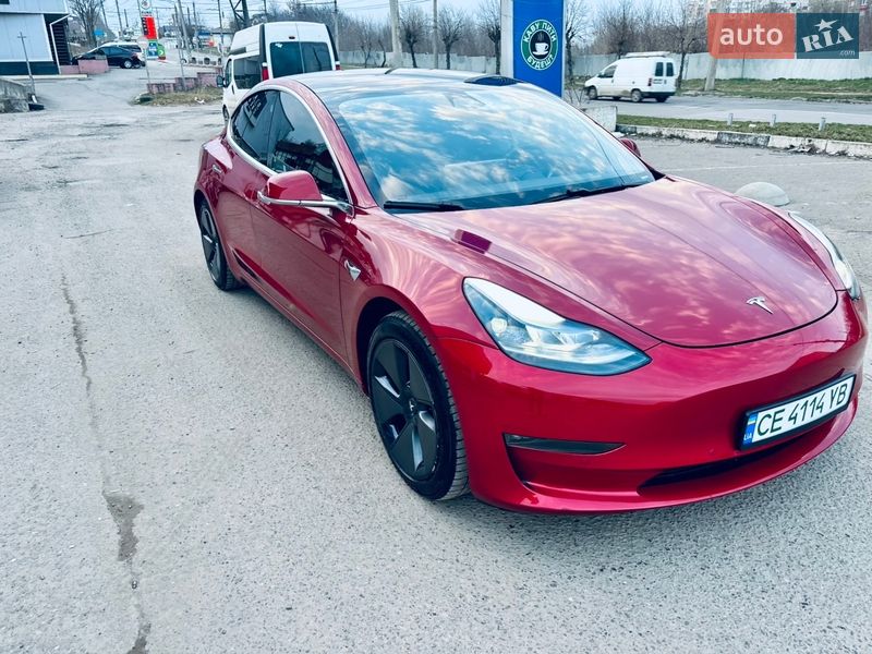 Седан Tesla Model 3 2019 в Чернівцях