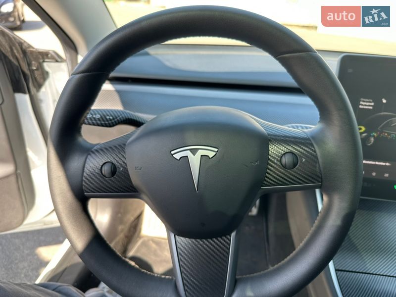 Седан Tesla Model 3 2019 в Києві