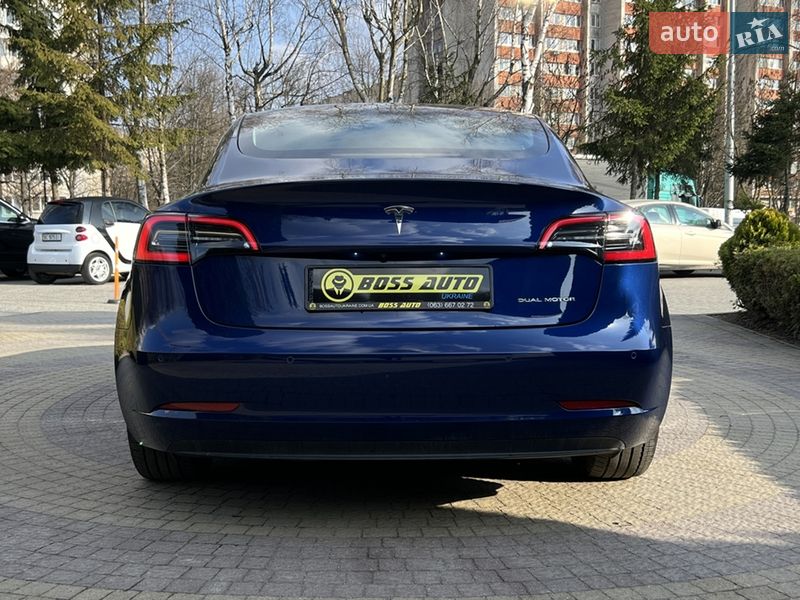 Седан Tesla Model 3 2019 в Львове