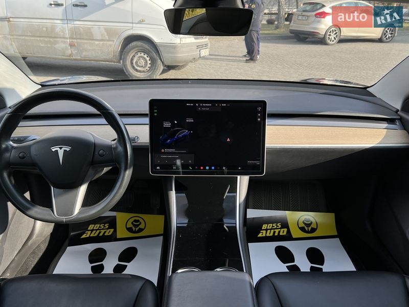 Седан Tesla Model 3 2019 в Львове