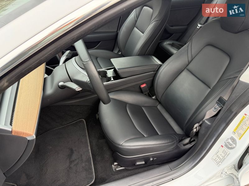 Седан Tesla Model 3 2018 в Киеве