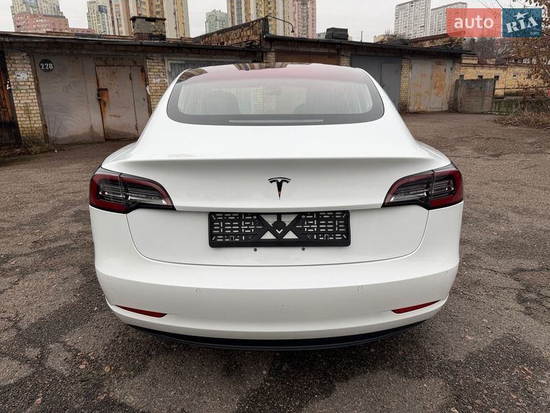 Седан Tesla Model 3 2018 в Киеве