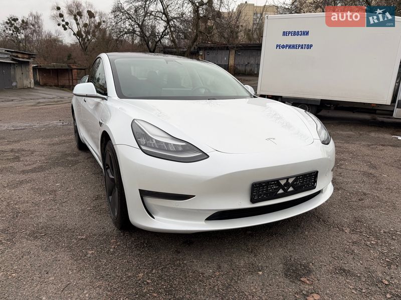 Седан Tesla Model 3 2018 в Киеве