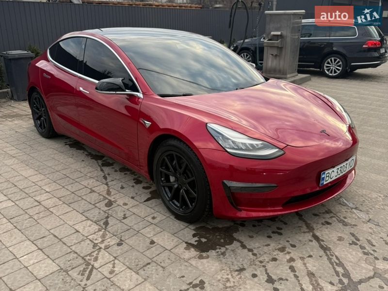 Седан Tesla Model 3 2020 в Перемышлянах