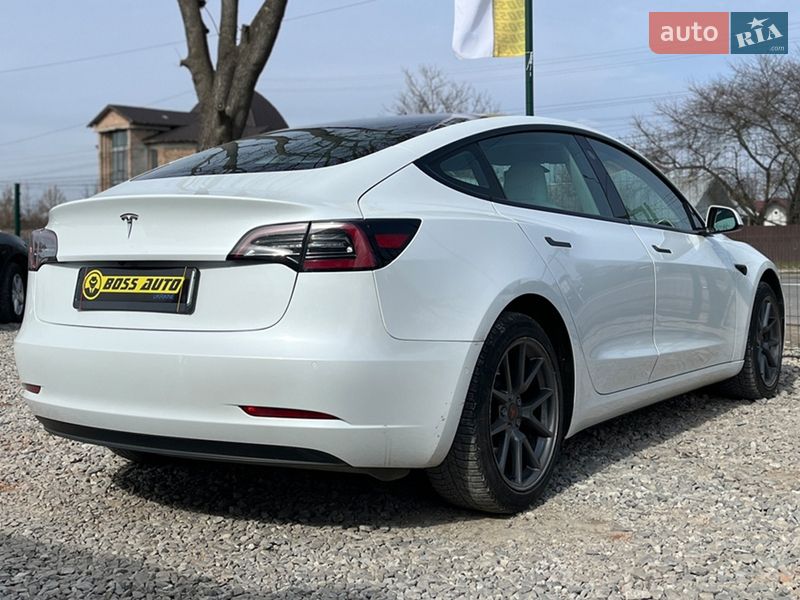 Седан Tesla Model 3 2022 в Коломиї