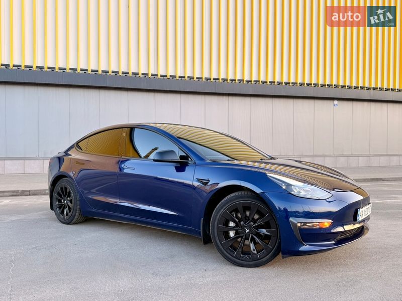 Седан Tesla Model 3 2022 в Киеве