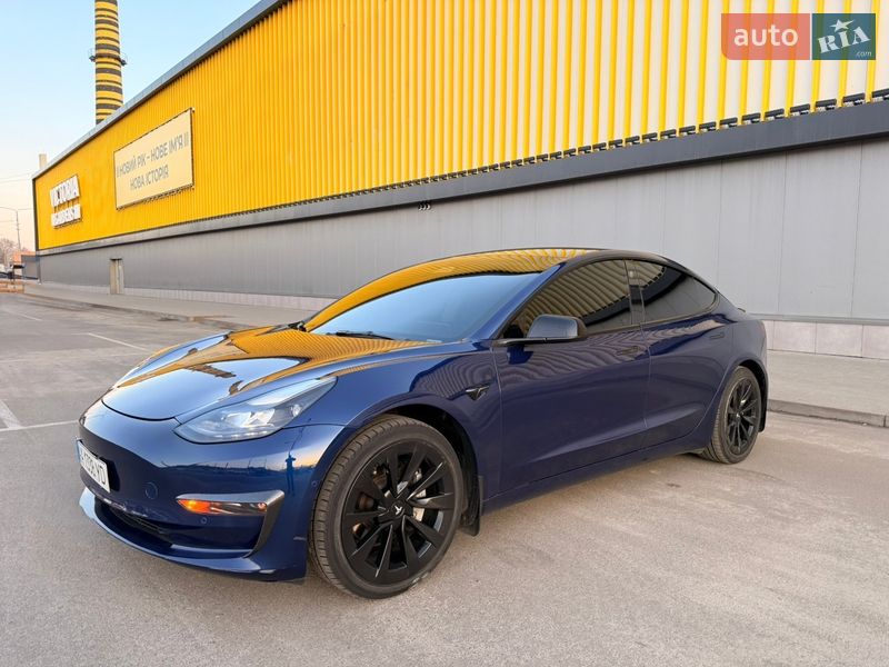 Седан Tesla Model 3 2022 в Киеве