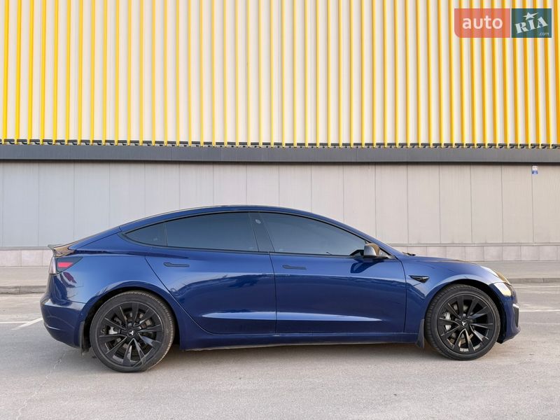 Седан Tesla Model 3 2022 в Киеве
