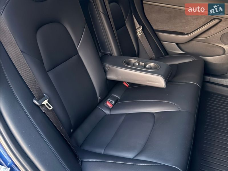 Седан Tesla Model 3 2022 в Киеве