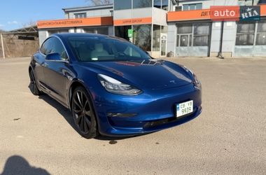 Седан Tesla Model 3 2020 в Чернігові