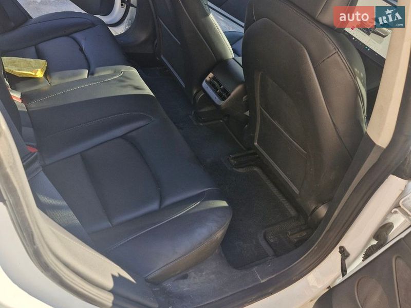 Седан Tesla Model 3 2022 в Львове
