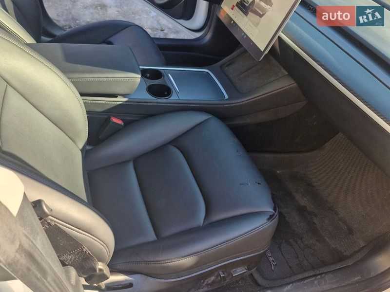 Седан Tesla Model 3 2022 в Львове