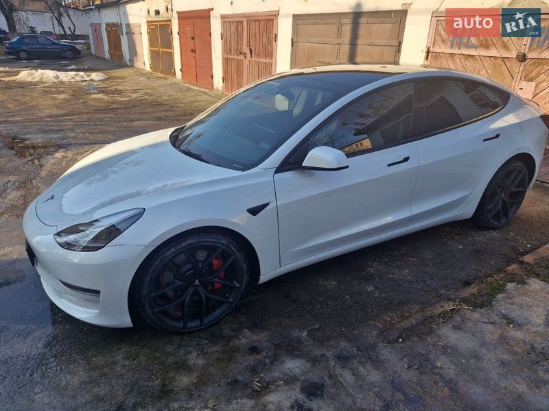 Седан Tesla Model 3 2022 в Львове