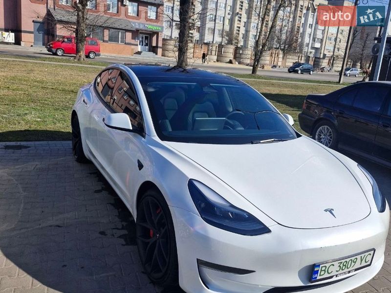 Седан Tesla Model 3 2022 в Львове