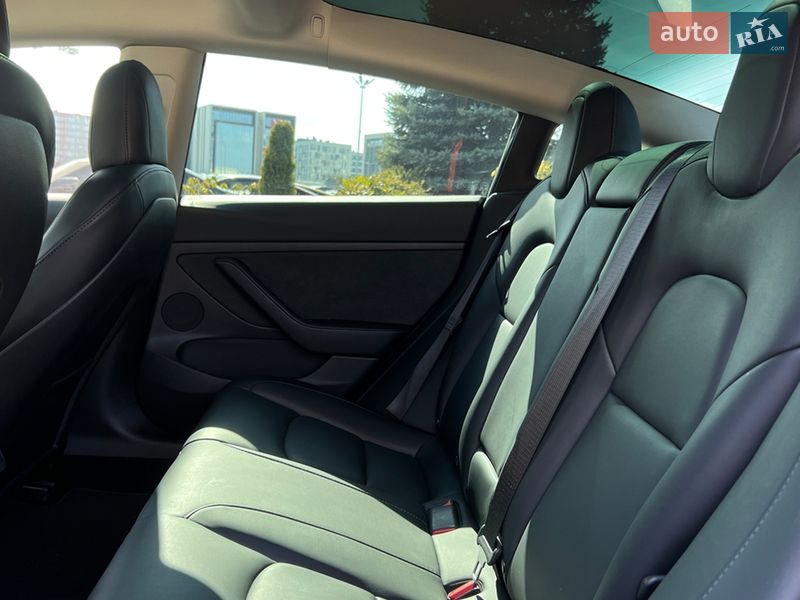 Седан Tesla Model 3 2022 в Львове
