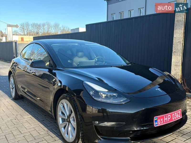 Седан Tesla Model 3 2021 в Ровно