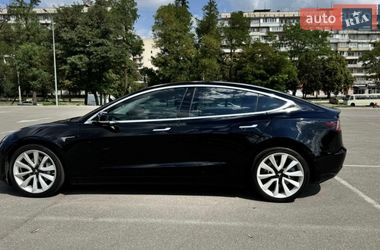 Седан Tesla Model 3 2019 в Міжгір'ї