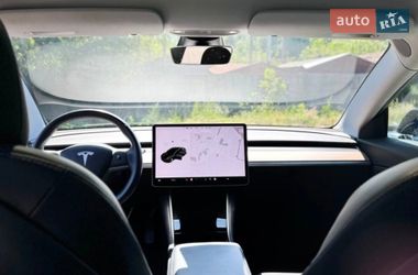 Седан Tesla Model 3 2019 в Міжгір'ї