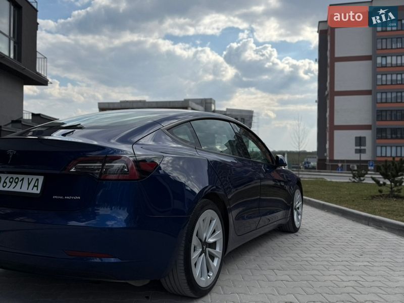 Седан Tesla Model 3 2021 в Тернополе
