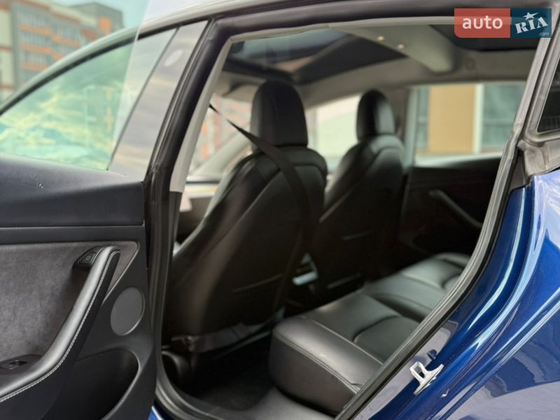 Седан Tesla Model 3 2021 в Тернополе